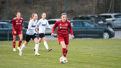 Bild: Hannah Dirscherl
Für Eileen Frost (vorne) und den TSV Theuern geht's noch um wichtige Punkte im Abstiegskampf.