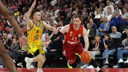 Bild: Matthias Stickel/dpa
Obst wird als wertvollster Spieler ausgezeichnet. (Archivbild)