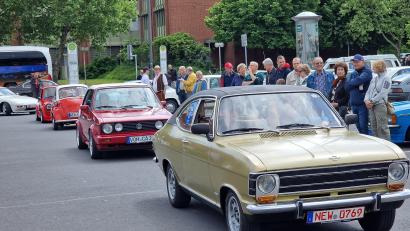 Archivbild: R. Kreuzer
Beim Oldtimertreffen stellen Autofreunde ihre historischen Schmuckstücke aus, hier beim Event 2025.