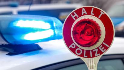 Symbolbild: Jan Woitas/dpa
Bei einer Kontrolle in Weiden stieß die Polizei auf einen Autofahrer unter Alkoholeinfluss.