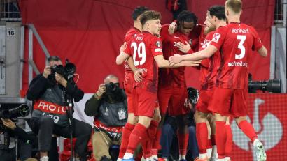 Bild: Philipp von Ditfurth/dpa
Trotz des Freiburger Sieges gibt es keinen weiteren Champions-League-Platz für die Bundesliga.