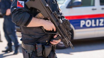 Bild: Markus Hauser/Fotokerschi/APA/dpa
Das Motiv des Schützen blieb vorerst unklar.