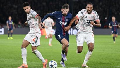 Bild: Federico Gambarini/dpa
Ein Stürmer mit enormer Dynamik: PSG-Profi Chwitscha Kwarazchelia (M). (Archivbild)