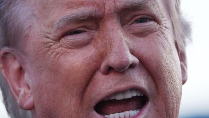 Bild: Mark Schiefelbein/AP/dpa
US-Präsident Trump hat eine Waffenruhe zwischen der Ukraine und Russland verkündet.