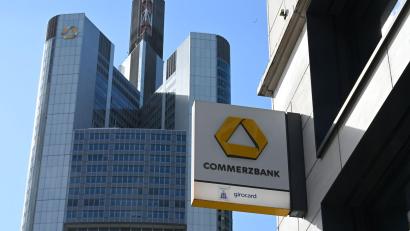 Bild: Michael Brandt/dpa
Die Commerzbank wehrt sich seit Monaten gegen eine mögliche Übernahme durch die Unicredit. (Archivbild)