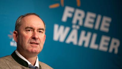 Bild: Lennart Preiss/dpa
Der Freie-Wähler-Chef Hubert Aiwanger war nach eigener Aussage von Anfang an gegen die Pläne. (Archivbild)