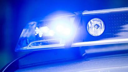 Symbolbild: Lino Mirgeler/dpa
Ein Zeuge beobachtete in Weiden eine Unfallflucht. Die Polizei ermittelt.