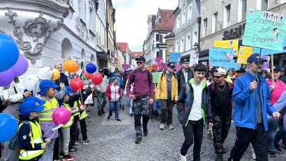Bild: Susanne Schwab
Auch die Kinder des Inklusiven Kindergartens InKi reihten sich in den Protestmarsch ein.
