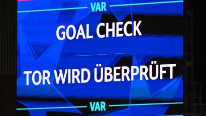 Bild: Peter Kneffel/dpa
Wie präzise ist die Abseitstechnik im deutschen Fußball? (Archivbild)