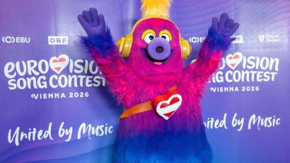 Bild: Georg Hochmuth/APA/dpa
„Auri“ heißt das Maskottchen des 70. ESC in Wien.