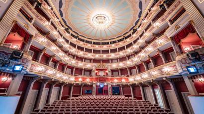 Bild: Armin Weigel/dpa
Das Theater Regensburg darf sich ab sofort Staatstheater nennen. (Archivbild)