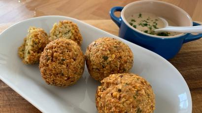 Bild: Michael Schiffer
Für würzige Falafel mit Sesam-Soße hat OWZ-Küchenchef Michael Schiffer das Rezept.