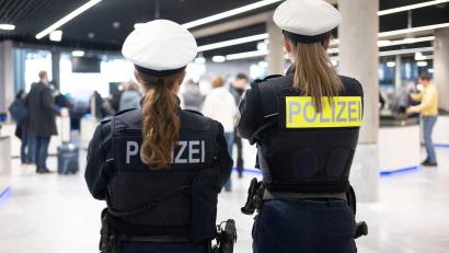 Bild: Marijan Murat/dpa
Deutschland muss an seinen Flughäfen weitere Vorbereitungen treffen, um den Anforderungen des neuen europäischen Asylsystems Gerecht zu werden. (Symbolbild)