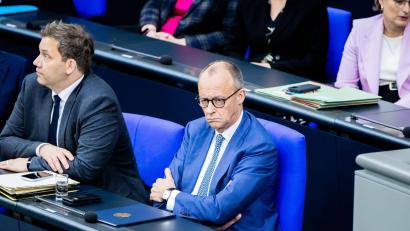 Bild: Christoph Soeder/dpa
Diverse Pannen in der Regierungsarbeit könnten durchaus mürrisch stimmen. (Symbolbild)