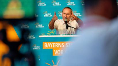 Bild: Uwe Lein/dpa
Klare Worte, aber kein euphorischer Applaus: Freie-Wähler-Chef Aiwanger kann derzeit dennoch mit der Lage seiner Partei in Bayern zufrieden sein.