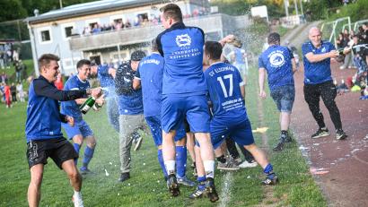 Bild: Jonas Löffler
Der SV Illschwang bejubelte am Freitagabend die Meisterschaft in der A-Klasse Nord.