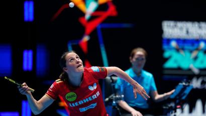 Bild: Jon Super/AP/dpa
Sabine Winter verliert im WM-Halbfinale gegen die Japanerin Hina Hayata.