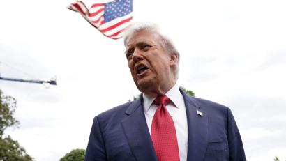 Bild: Jose Luis Magana/AP/dpa
Trump wartet auf eine Antwort aus dem Iran.