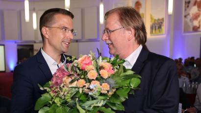 Bild: Alexandra Beier/Bayerischer Fußball-Verband (BFV)/dpa
Christoph Kern (l) löste Rainer Koch 2022 als BFV-Präsident ab. Auf dem Verbandstag in Bad Gögging wurde er wiedergewählt. (Archivbild)