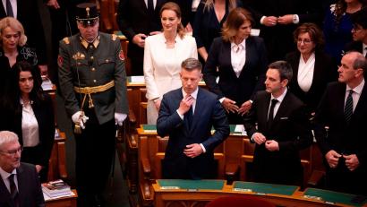 Bild: Denes Erdos/AP/dpa
Ungarns Parlament hat den bürgerlichen Politiker Peter Magyar zum neuen Ministerpräsidenten gewählt.