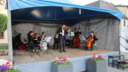 Bild: sne
Das Dresdner Residenz-Orchester beim Konzert in Grafenwöhr.