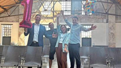 Bild: kata
Glückliche Gesichter zum ersten Geburtstag: Das Team aus Wirtschaftsförderer Thomas Hecht, Hausmeister Daniel Wassilonga, Saskia Söllner vom Locationmanagement und Innenstadtkoordinator Andre Kiel-Eckardt (von links) zieht positive Bilanz.