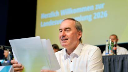 Bild: Uwe Lein/dpa
Freie-Wähler-Chef Aiwanger wirft der neuen Bundesregierung ein verlorenes Jahr vor.