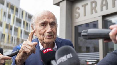 Bild: Urs Flueeler/KEYSTONE/dpa
Der einstige FIFA-Präsident Joseph Blatter stellt sich einmal mehr gegen seinen Nachfolger. (Archivbild)