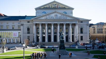 Bild: Sven Hoppe/dpa
Die Bayerische Staatsoper zeigt das neue Werk „Of One Blood“. (Archivbild)