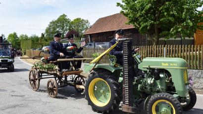 Bild: bnr
Ein Highlight des Festzugs in Willhof: Auch die 125 Jahre alte Feuerwehrspritze wurde mitgeführt.