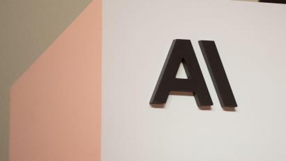 Bild: Andrej Sokolow/dpa
Das Bundesfinanzministerium sieht durch neuartige Modelle der Künstlichen Intelligenz (KI) wie "Claude Mythos" von Anthropic erhebliche Risiken. (Archivbild)