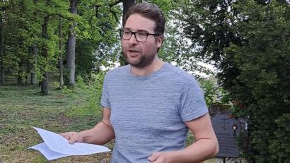 Bild: Kathrin Birner
Stefan Dietl, Vorsitzender von Verdi in Sulzbach-Rosenberg, bei der Mahnwache.