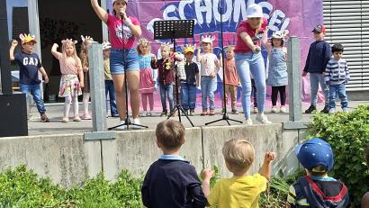 Bild: mas
Betty und Magda präsentierten mit den Kids eine tolle Dschungel-Mitmachparty.