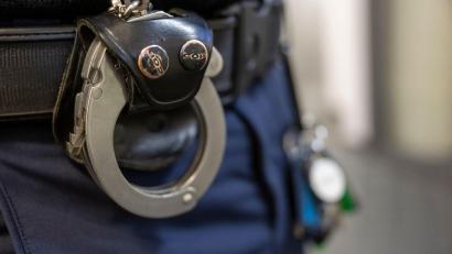Bild: Peter Kneffel/dpa
Die Polizei ermittelt gegen einen Mann und eine Frau. (Symbolbild)