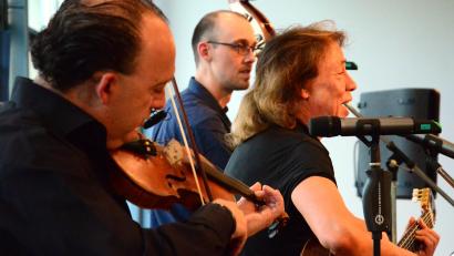 Bild: Kunz
Das Troyke Trio begeistert in der Max-Reger-Halle auf Einladung der Jüdischen Gemeinde.