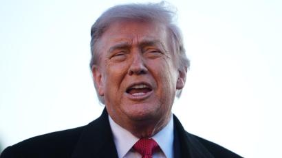 Bild: Mark Schiefelbein/AP/dpa
Für Trump ist der ungelöste Iran-Konflikt auch eine Last bei seinem baldigen Besuch in China.