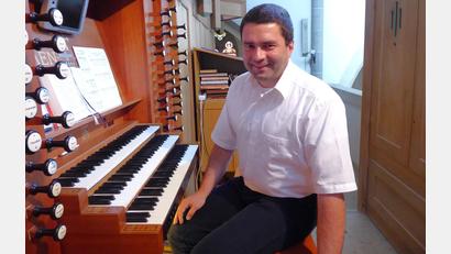 Bild: Andreas Merl
Andreas Merl konzertiert bayernweit als Organist und Improvisator, hier in St. Ottilien.