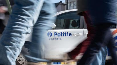 Bild: Anna Ross/dpa
In Antwerpen wurde ein sechsjähriger Junge beim Überqueren eines Zebrastreifens von einem Polizeiwagen erfasst. (Archivbild)