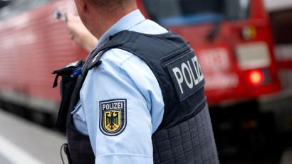 Bild: Sven Hoppe/dpa
Die Bundespolizei ermittelt wegen des Verdachts des gefährlichen Eingriffs in den Bahnverkehr. (Symbolbild)
