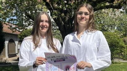 Bild: DJDS
Vom 19. bis 22. Mai präsentiert sich das P-Seminar Chemie der Dr.-Johanna-Decker-Schulen (DJDS) mit einem Escape Room im Pop-Up-Raum des Stadtlabors+ der Wirtschaftsförderung Amberg. Das Konzept verbindet spannende Rätsel mit der Vermittlung von Wissen über Frauen in der Chemie im Laufe der Jahre.