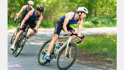 Bild: Hannah Dirscherl
Seit 2009 begeistert der Triathlon Weiden im Schätzlerbad mit sportlicher Vielfalt, vom Rookie bis zum Ligastarter und hat sich zu einer festen Größe mit rund 350 Startern entwickelt.