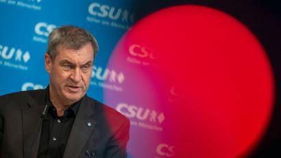 Bild: Peter Kneffel/dpa
Seine Reise sei sein „Bekenntnis zu den Sudetendeutschen“, sagte CSU-Chef Söder.
