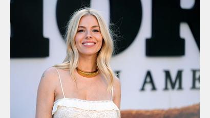 Bild: Chris Pizzello/Invision/AP/dpa
Sienna Miller ist zum dritten Mal Mutter geworden. (Archivbild)