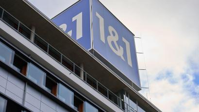 Bild: Thomas Frey/dpa
Das 1&1-Firmenlogo auf dem Dach der Firmenzentrale in Montabaur.