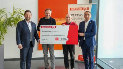 Bild: Wolfgang Graser
Die Geschäftsführer der Firma Markgraf überreichen den Scheck an den Verein Rasselbande besondere Kinder e.V.