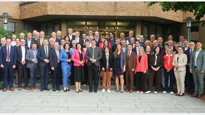 Bild: Hirsch
Vor der konstituierenden Sitzung stellten sich die Kreistagsmitglieder zum Gruppenbild auf.