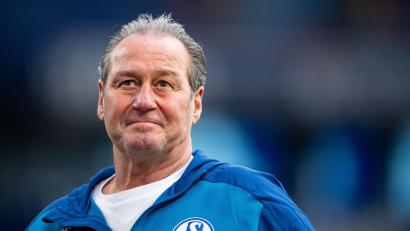 Bild: Guido Kirchner/dpa
Huub Stevens war mehrfach und insgesamt gut sieben Jahre Trainer des FC Schalke 04 (Archivbild).