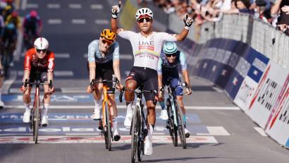 Bild: Gian Mattia d'Alberto/LaPresse/AP/dpa
Der Ecuadorianer Jhonatan Narvaez hat die vierte Etappe des Giro d’Italia gewonnen.