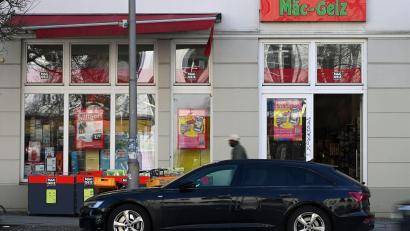Bild: Elisa Schu/dpa
In vielen ostdeutschen Städten gibt es Filialen der Kette Mäc Geiz.