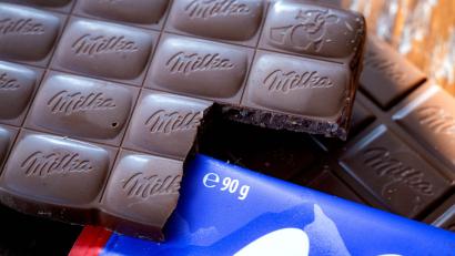 Bild: Sina Schuldt/dpa
Viele Milka-Tafeln wiegen nur noch 90 statt 100 Gramm.